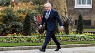 İngiltere Başbakanı Johnson, tedaviye cevap veriyor