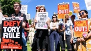 İngiltere Başbakanı May Londra'da protesto edildi