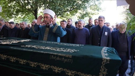 İngiltere'de cansız bedeni bulunan Türk akademisyen İzmir'de defnedildi