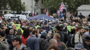 İngiltere’de polis Kovid-19 önlemleri karşıtı grubun protestosuna müdahale etti