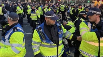 İngiltere'de aşırı sağcı şiddet olaylarının ardından 92 kişi gözaltına alındı