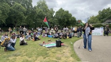 İngiltere'de Filistin destekçisi eylemciler, kentin ünlü kavşağı Oxford Circus'u trafiğe kapattı