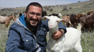 İnşaat şirketini kapatıp kurduğu keçi çiftliğinde süt talebine yetişemiyor
