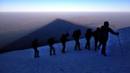 İran'da 12 dağcı kayboldu