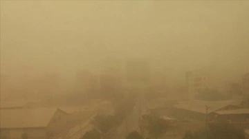İran'da son 5 günde kum fırtınasından etkilenen 1362 kişinin hastanelere başvurduğu açıklandı