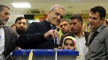 İran'daki cumhurbaşkanlığı seçiminde reformist aday Pezeşkiyan yüzde 42,3 ile önde