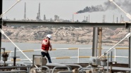 İranlı enerji uzmanları Tahran yönetiminin günlük 8 milyon varil petrol üretebileceği görüşünde