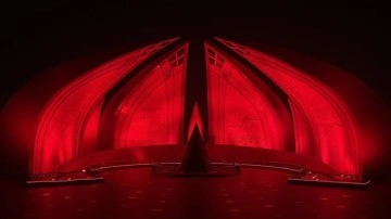 İslamabad'daki "Pakistan Anıtı" Türk bayrağının renkleriyle ışıklandırıldı