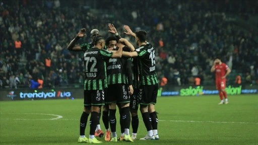 İsmet Taşdemir yönetimindeki Kocaelispor, savunmasıyla dikkati çekiyor