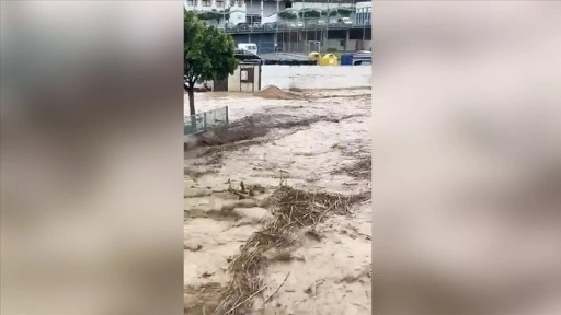 İspanya'da bu kez Malaga'yı vuran şiddetli yağışlar etkisini sürdürüyor