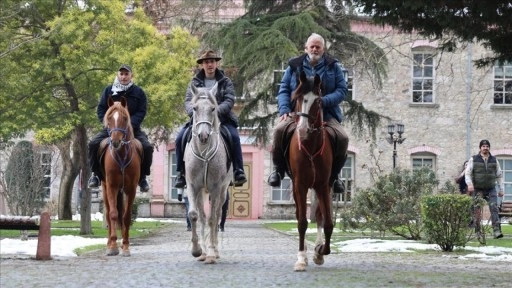 İspanya'dan at sırtında hac yolculuğuna çıkan hacı adayları İstanbul'a ulaştı