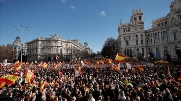 İspanya'da aşırı sağ, sol koalisyon hükümetine karşı gösteri yaptı