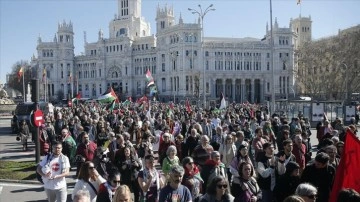 İspanya'da binlerce kişi "Gazze'deki katliamın bitmesi" için yürüdü