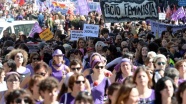 İspanyol kadınlar işte ve evde greve gidiyor
