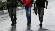 İsrail 15 ayda 3 bin 369 Filistinliyi gözaltına aldı