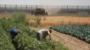 İsrail askeri araçları Gazze sınırını geçerek Filistinlilere ait arazileri tahrip etti