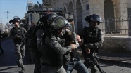 İsrail askerleri Batı Şeria&#039;da 14 Filistinliyi gözaltına aldı