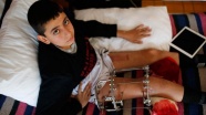 İsrail askerlerinin 'engelli bıraktığı' çocuk yardım bekliyor