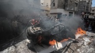 İsrail Gazze'de sivilleri taşıyan aracı hedef aldı