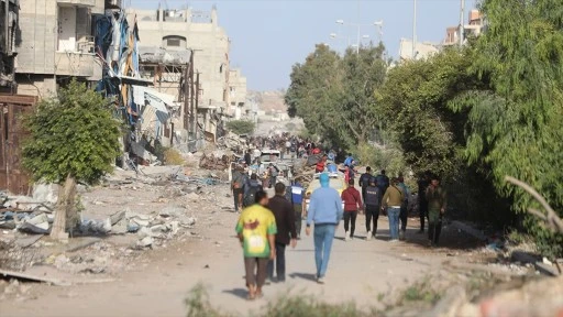 İsrail, Gazze'nin kuzeyindeki Beyt Hanun'u yıkmaya ve sakinlerini yerinden etmeye devam ediyor