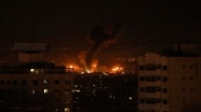 İsrail Gazze'yi hava saldırısıyla vurdu