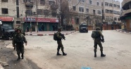İsrail güçleri, El Halil'in ana caddesini Filistinlilere kapattı