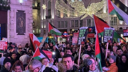 İsrail'in Gazze'deki sağlık altyapısına yönelik saldırıları Londra'da protesto edildi