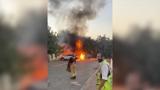 İsrail'in önleyici füze parçalarının Kudüs'ün batısına düşmesi sonucu yangın çıktı