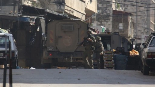 İsrail ordusu işgal altındaki Batı Şeria'nın Nablus kentine baskın düzenledi