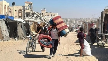 İsrail saldırı başlatacağını duyurarak Gazze'deki Filistinlileri zorla yerinden etmeyi sürdürüy