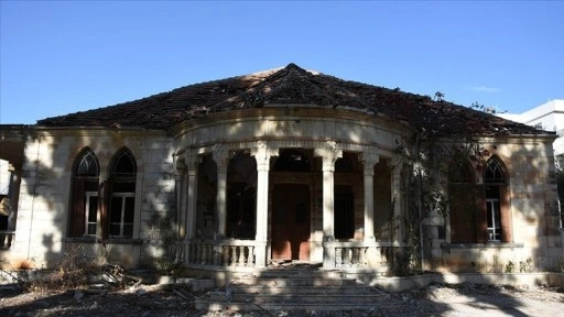 İsrail saldırılarında Lübnan'ın güneyindeki Nebatiye'de tarihi doku da zarar gördü