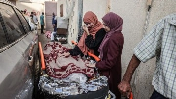 İsrail'in 300 gündür saldırılarını sürdürdüğü Gazze'de can kaybı 39 bin 480'e çıktı