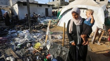 İsrail'in 303 gündür saldırılarını sürdürdüğü Gazze'de can kaybı 39 bin 583'e çıktı