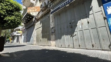 İsrail'in "El-Mevasi katliamı" nedeniyle Batı Şeria'da genel greve gidildi