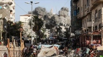 İsrail'in Gazze kentine başlattığı ani saldırı sonrası binlerce Filistinli kentin kuzeyine kaçıyor