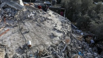 İsrail'in Gazze'de bir evi hedef alması sonucu 3 Filistinli can verdi