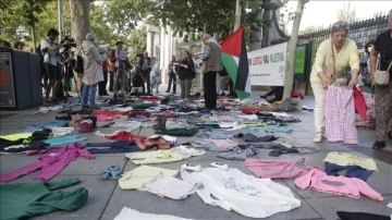 İsrail'in Gazze'de öldürdüğü çocuklar Madrid'de anıldı