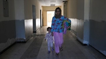 İsrail’in Lübnan’a düzenlediği saldırılarla yerinden ettiği siviller, 5 aydır okullarda kalıyor