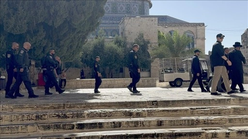 İsrailli aşırı sağcı yaklaşık 1400 fanatik Yahudi Mecid-i Aksa'ya baskın düzenledi