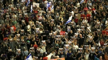 İsrailliler esir takası anlaşması ve Netanyahu'nun istifası talebiyle bir kez daha meydanlara i