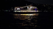 İstanbul Boğazı&#039;nda Arap turistlere özel tekne gezisi