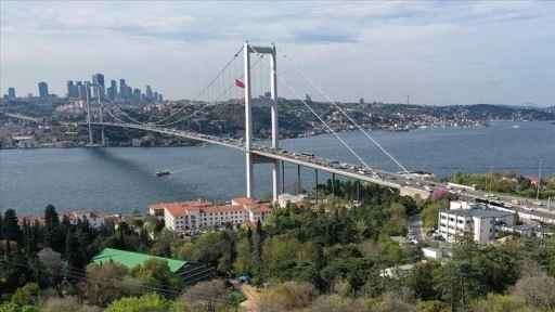 İstanbul Boğazı'nda gemi trafiği geçici olarak askıya alındı