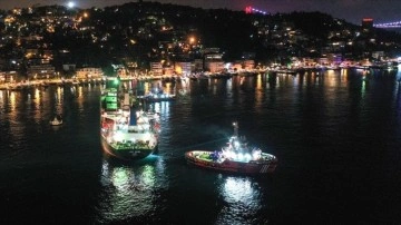 İstanbul Boğazı'nda karaya oturan gemi kurtarıldı