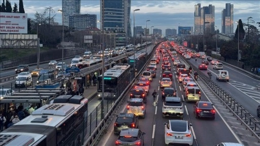 İstanbul'da akşam saatlerinde trafik yoğunluğu yüzde 80'e ulaştı