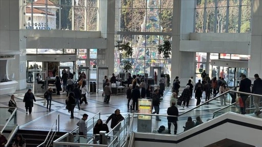 İstanbul'da alışveriş merkezlerinde kasım indirimi nedeniyle yoğunluk oluştu