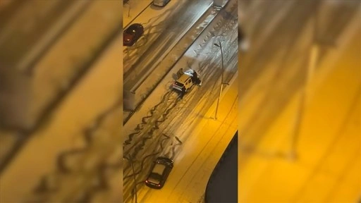 İstanbul'da etkili olan kar sürücülere zor anlar yaşattı