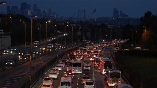 İstanbul'da haftanın ilk iş gününde trafikte yoğunluk yaşanıyor