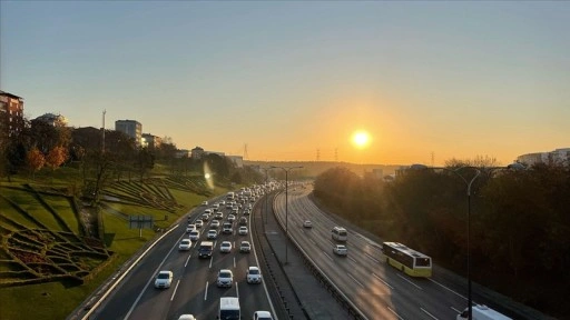 İstanbul'da ilk ara tatilin ardından trafik yoğunluğu yaşanıyor