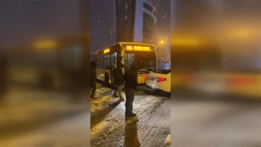 İstanbul'da kar trafik kazalarına neden oldu