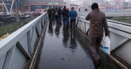 İstanbul’da kar yağışı vatandaşları iş çıkış saatinde yakaladı